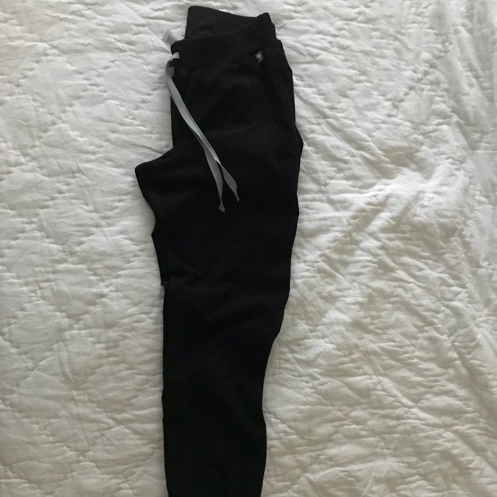 Figs XS black Mocha jogger and XS Catarina top
